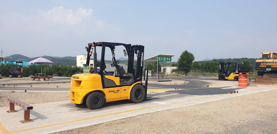 현대 30D-9B 지게차