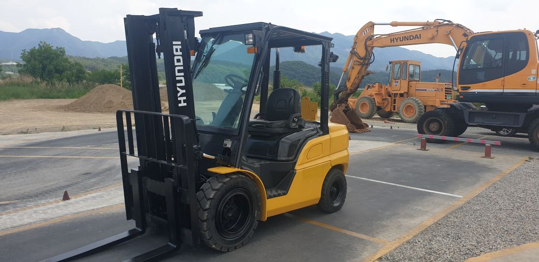 현대 30D-9S 지게차