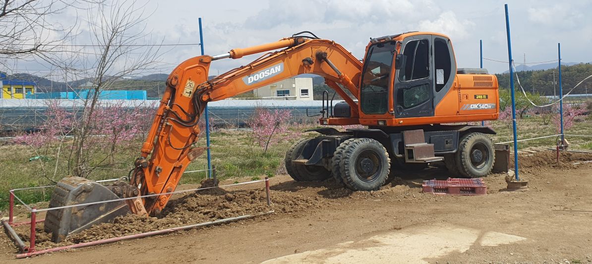 두산 DX140W 굴착기